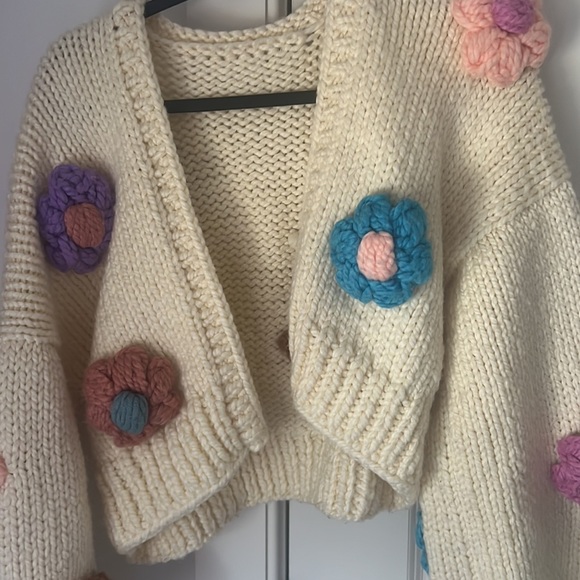 floral hand made knit crop cardigan - Picture 2 of 3
